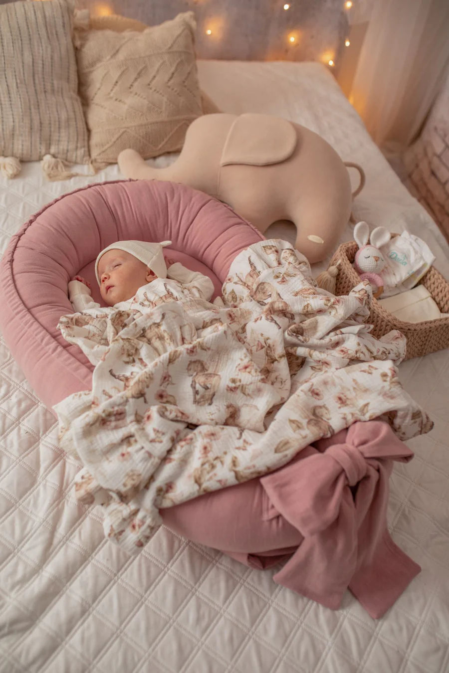 Baby Nest for Newborn. Linen BabyNest Light Pink